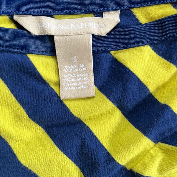 Banana Republic Navy Blue and Neon Yellow Striped V-Neck Shirt, Size Small - Picture 3 of 5